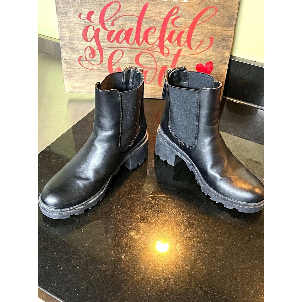 DV Dolce Vita Arona Black Lug Sole Boots Size 8